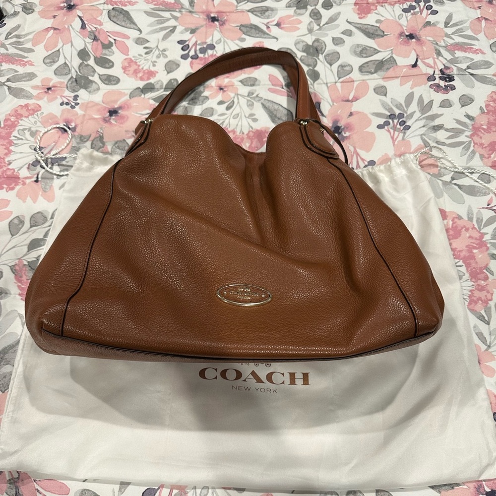 Coach shoulder bag in excellent condition.